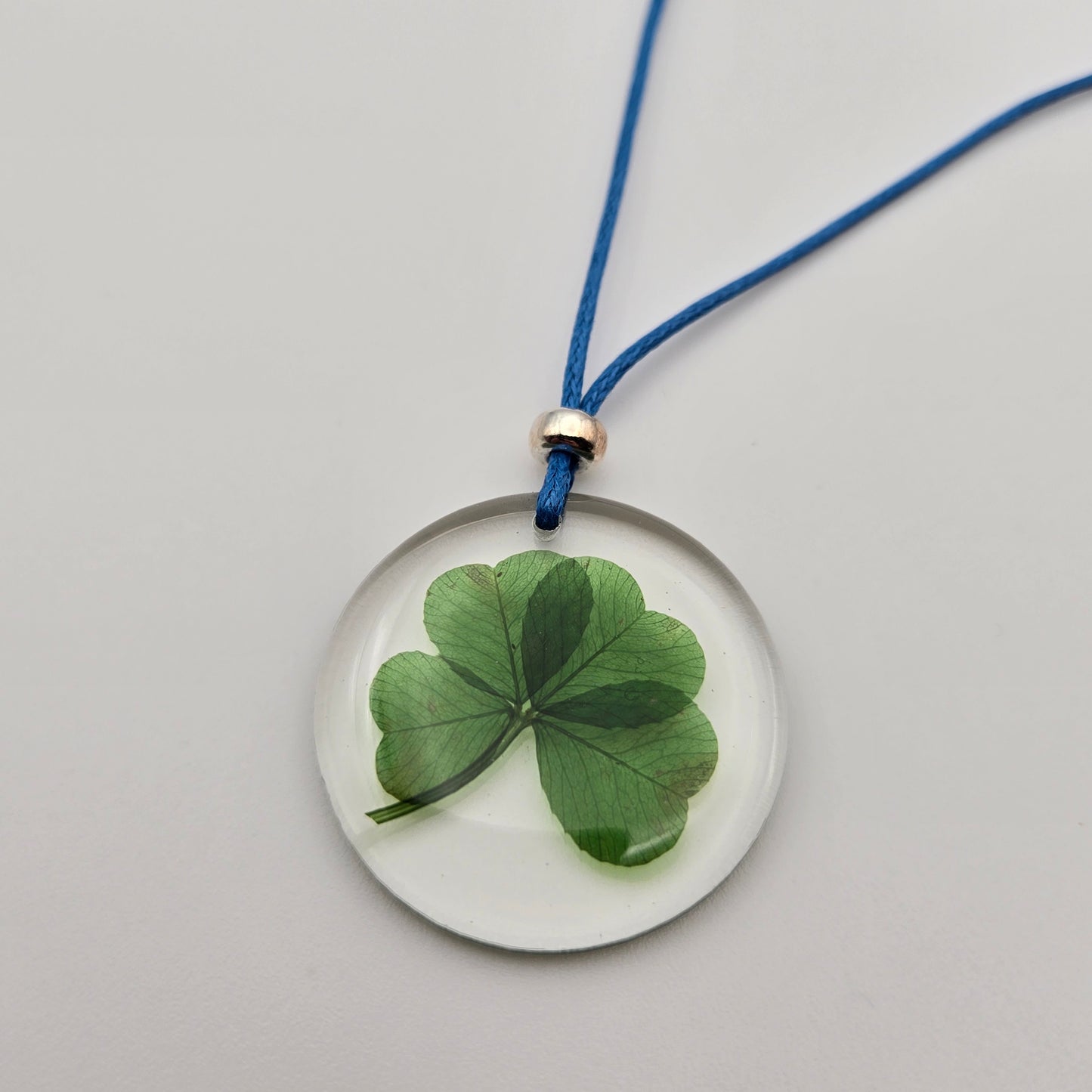 Clover necklace blue cord