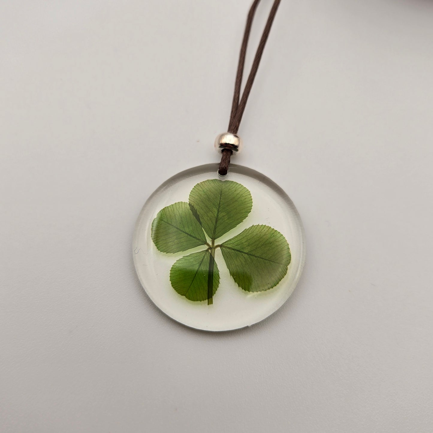 Clover necklace brown cord
