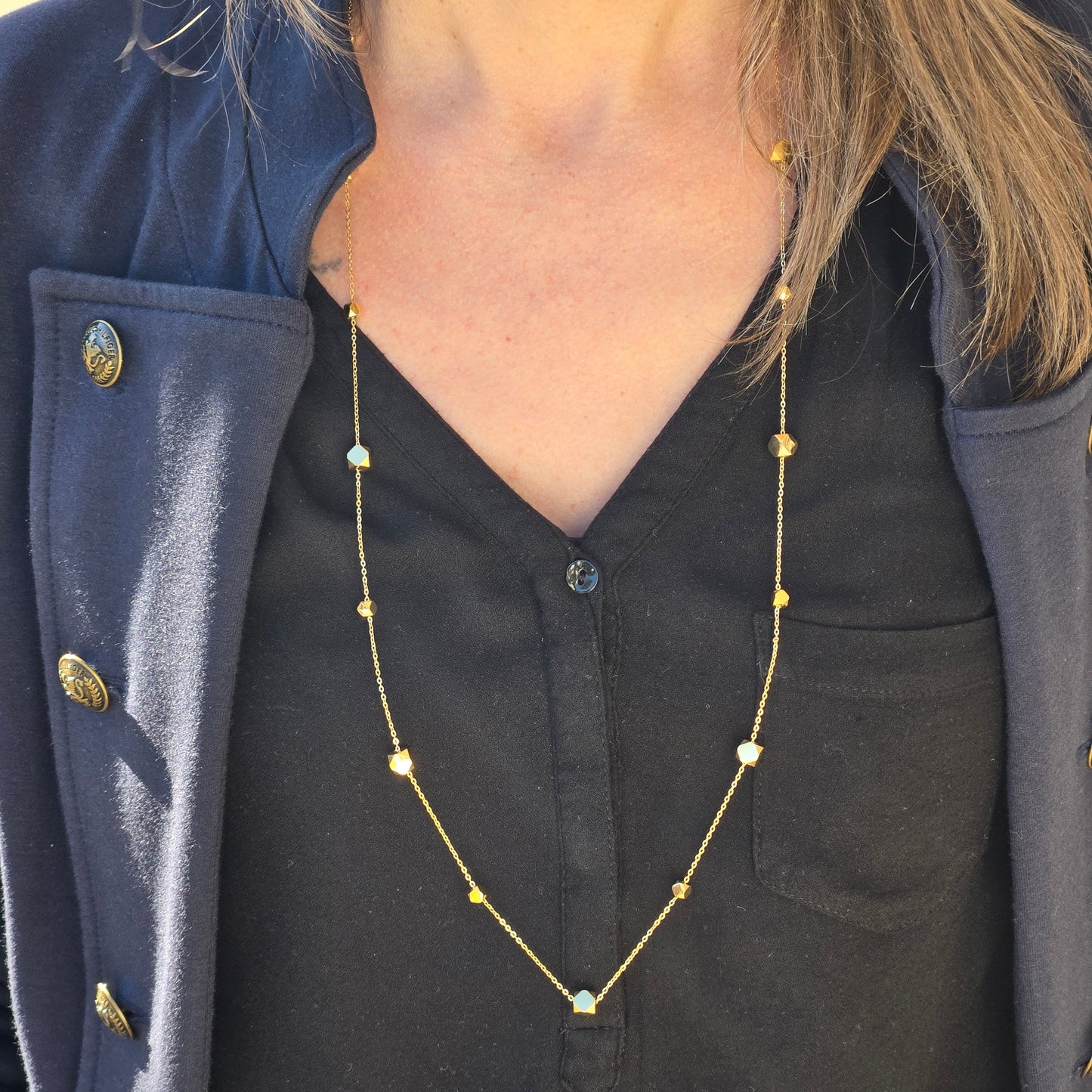 Long necklace faceted cubes