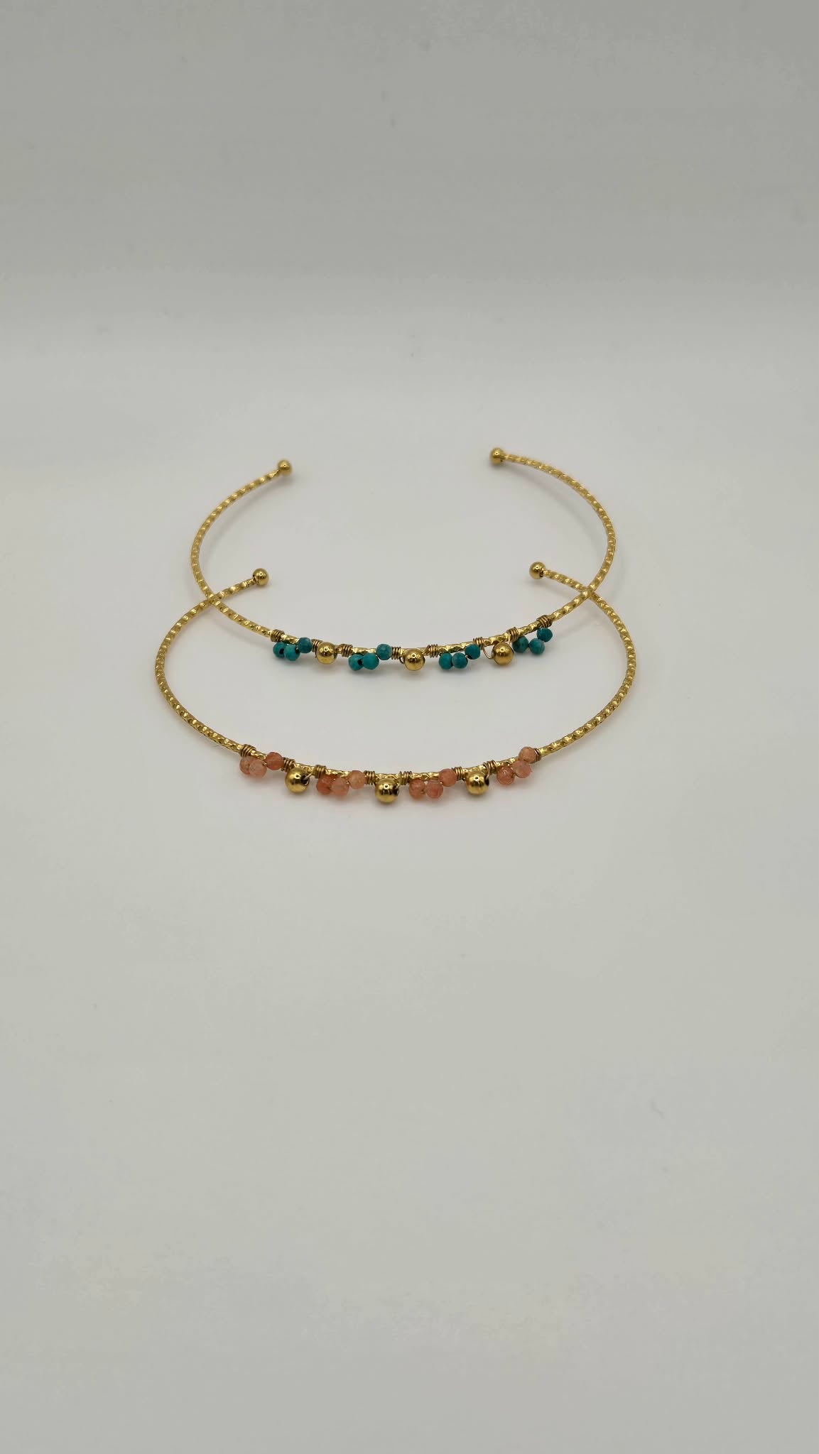 Thin bangle with stones