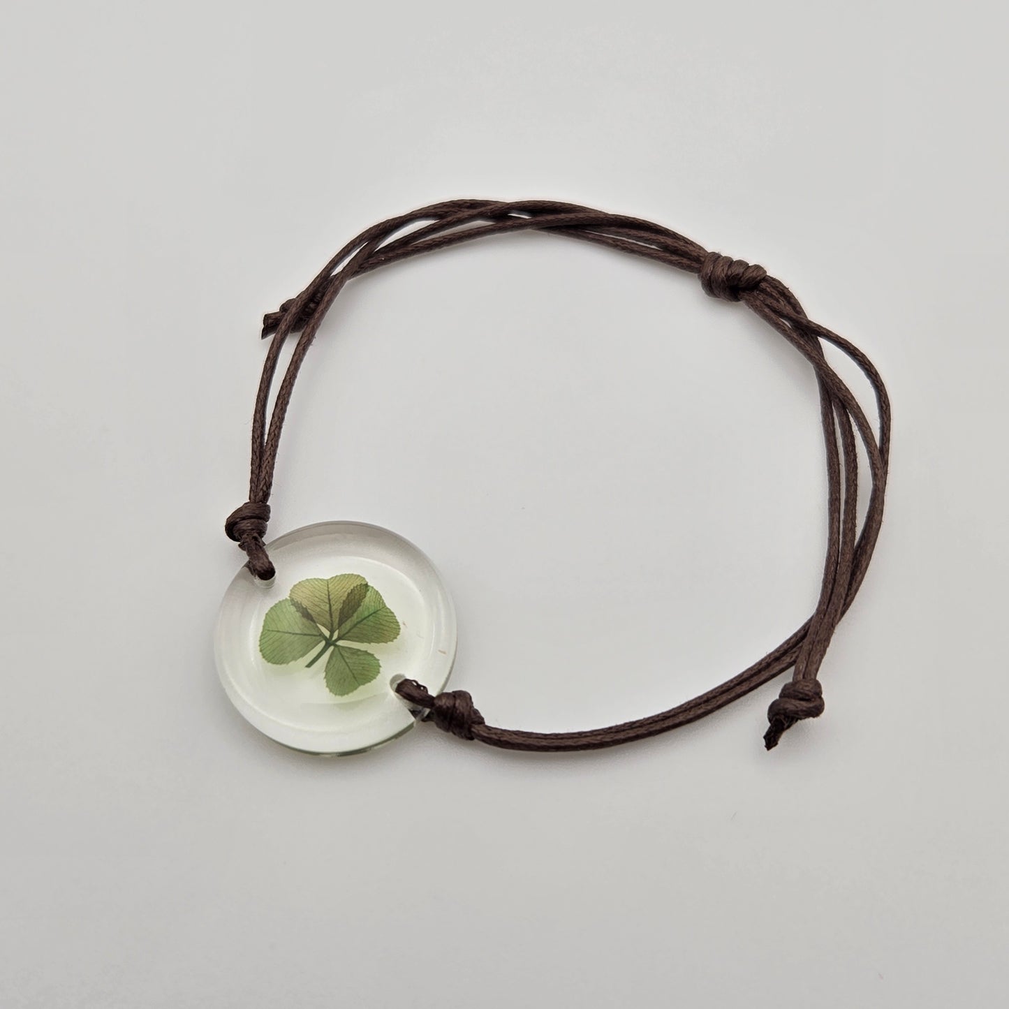 Clover bracelet brown cord