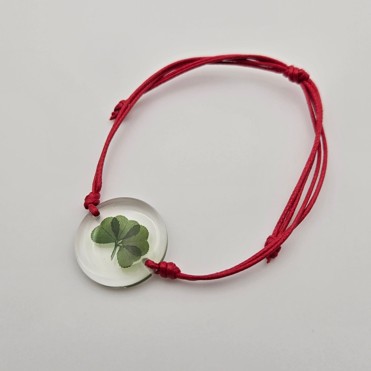 Clover bracelet red cord