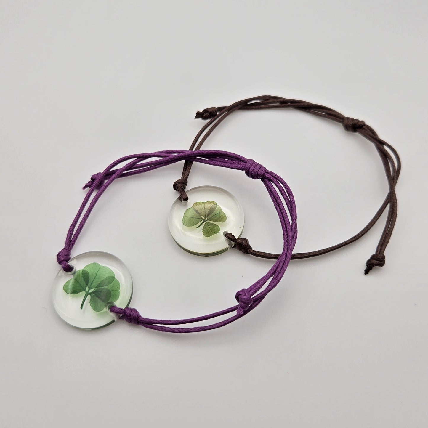 Clover bracelet brown cord