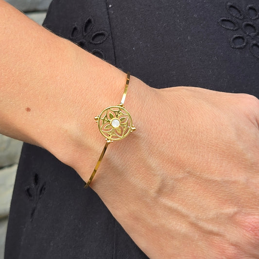 Gilded bangle with flower