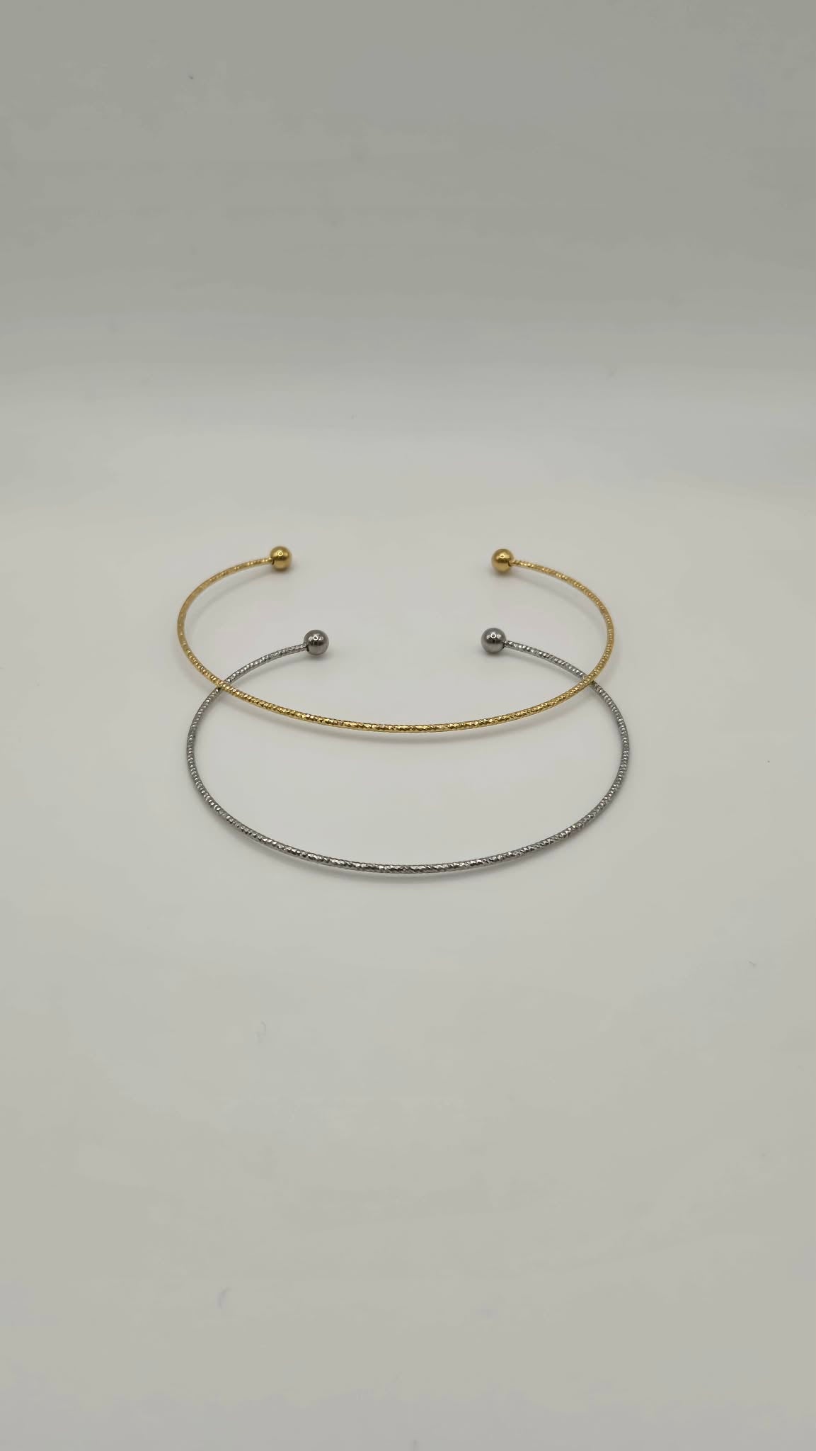 Thin bangle silvered or gilded
